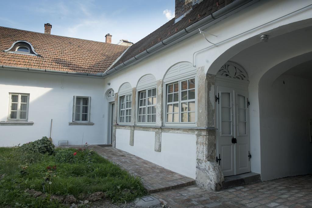Plitzner Belvárosi Apartmanház Eger Exterior foto